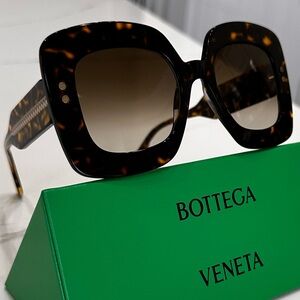 NEW Bottega Veneta Oversized Sunglasses